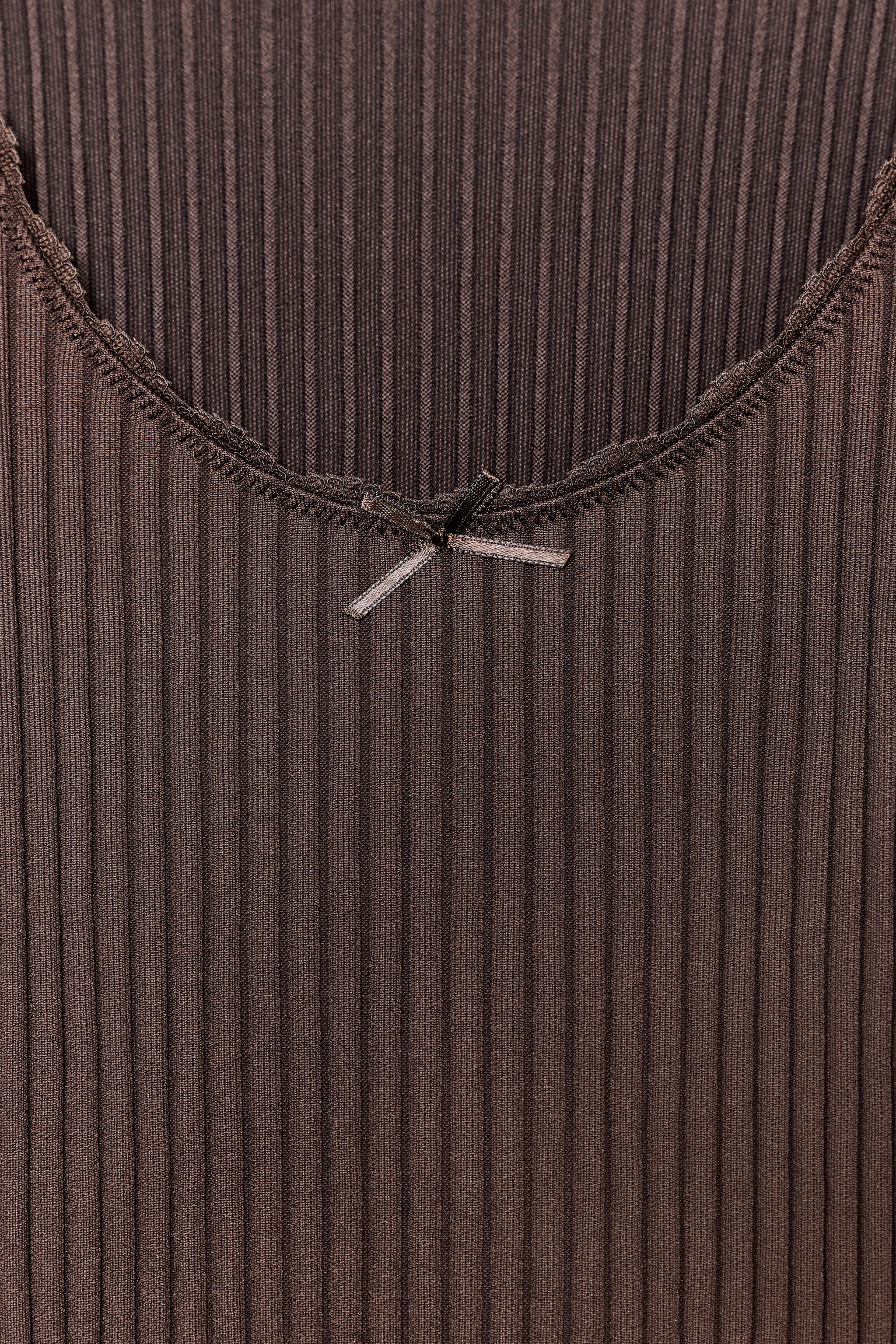 TOP SANS COUTURE CÔTELÉ AVEC NŒUD